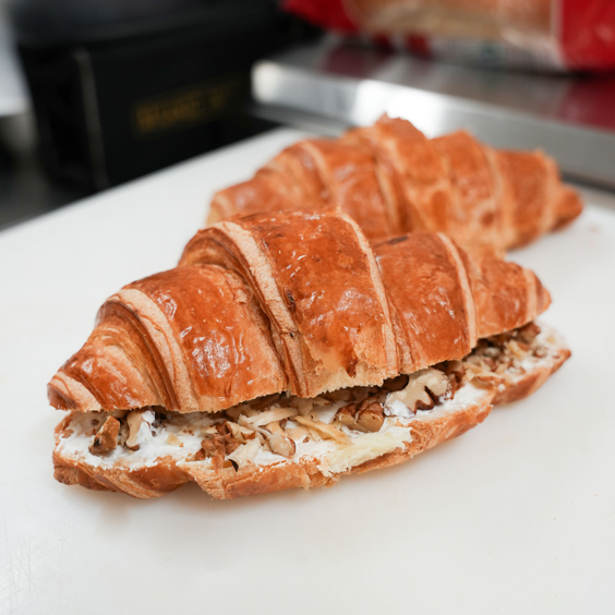 کروسان با پنیر